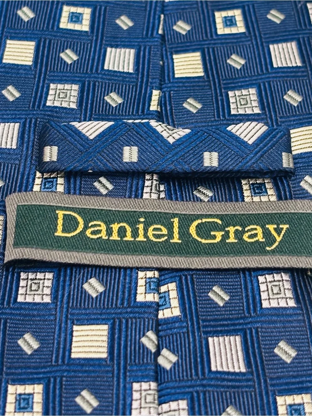 Brand New Stylish Tie By Daniel Gray - Tie Width Is 4 Inches
